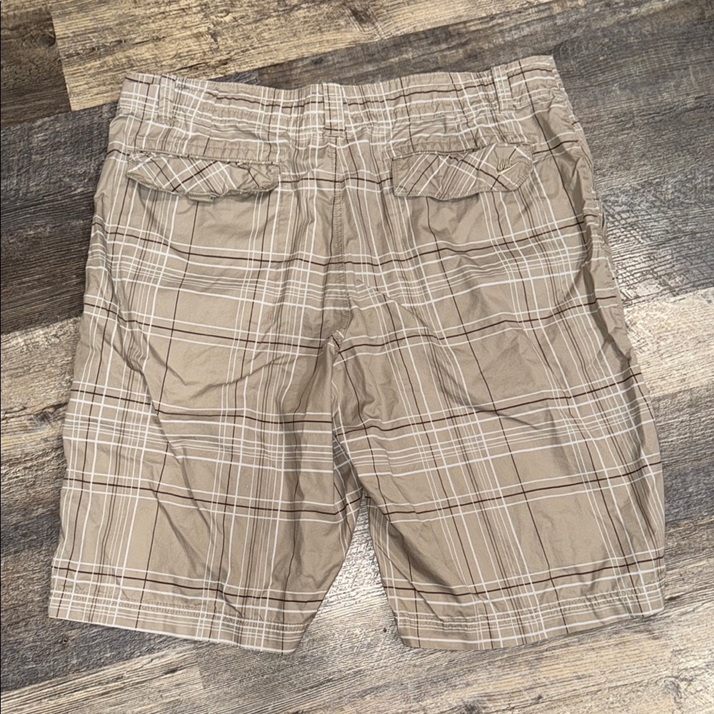 Nike Men's Tan Plaid Cargo Shorts - Picture 4 of 8